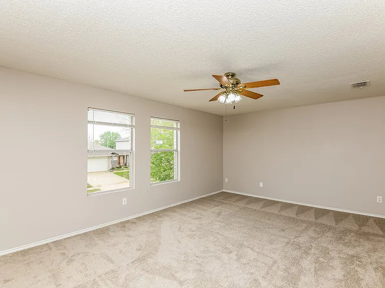 4329 Meadowknoll Dr — Photo 11