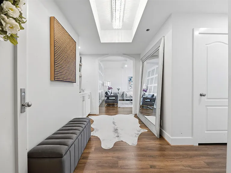 121 N Post Oak Ln #2203 — Photo 3