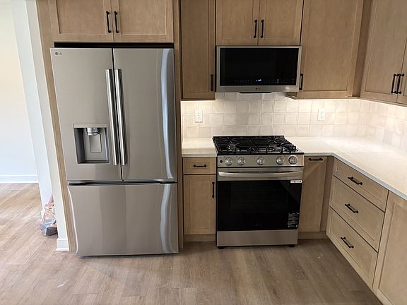 4th image of 406 N Petway St
