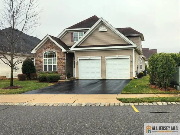 42 Cobblestone Blvd, Monroe Township, NJ 08831
