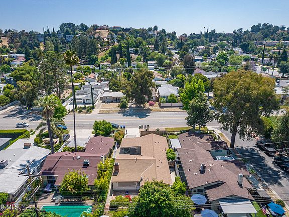 3rd image of 4937 Topanga Canyon Blvd