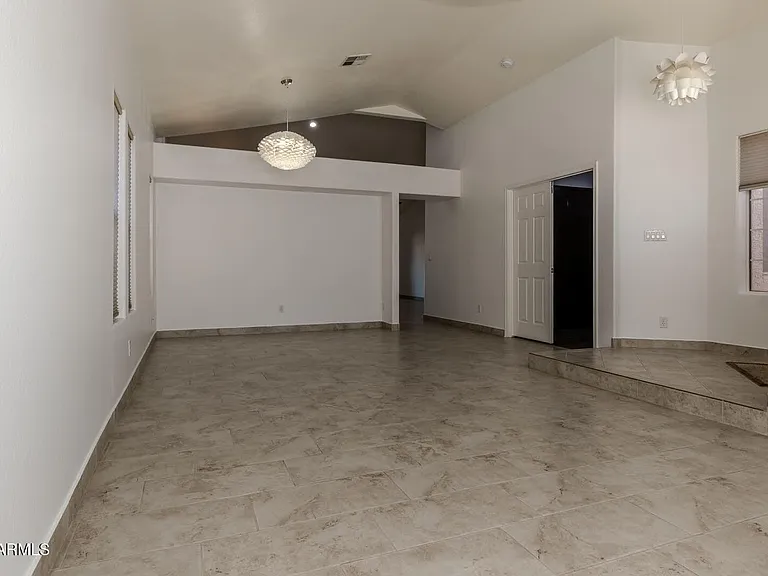 3125 E Cottonwood Ln — Photo 5