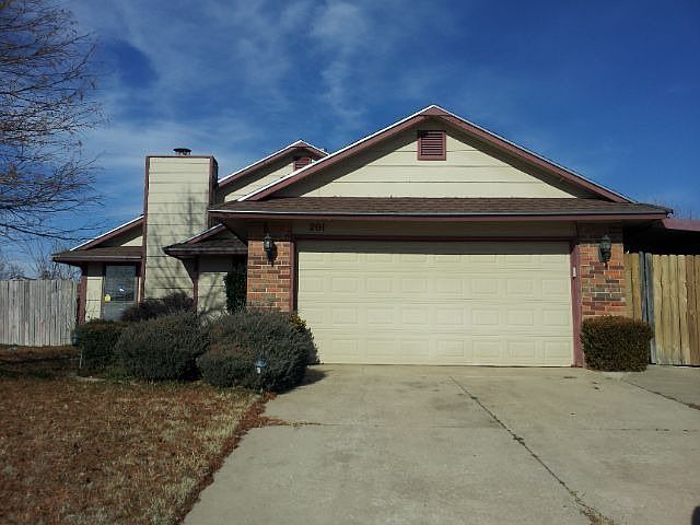 1st image of 201 Cypress Dr