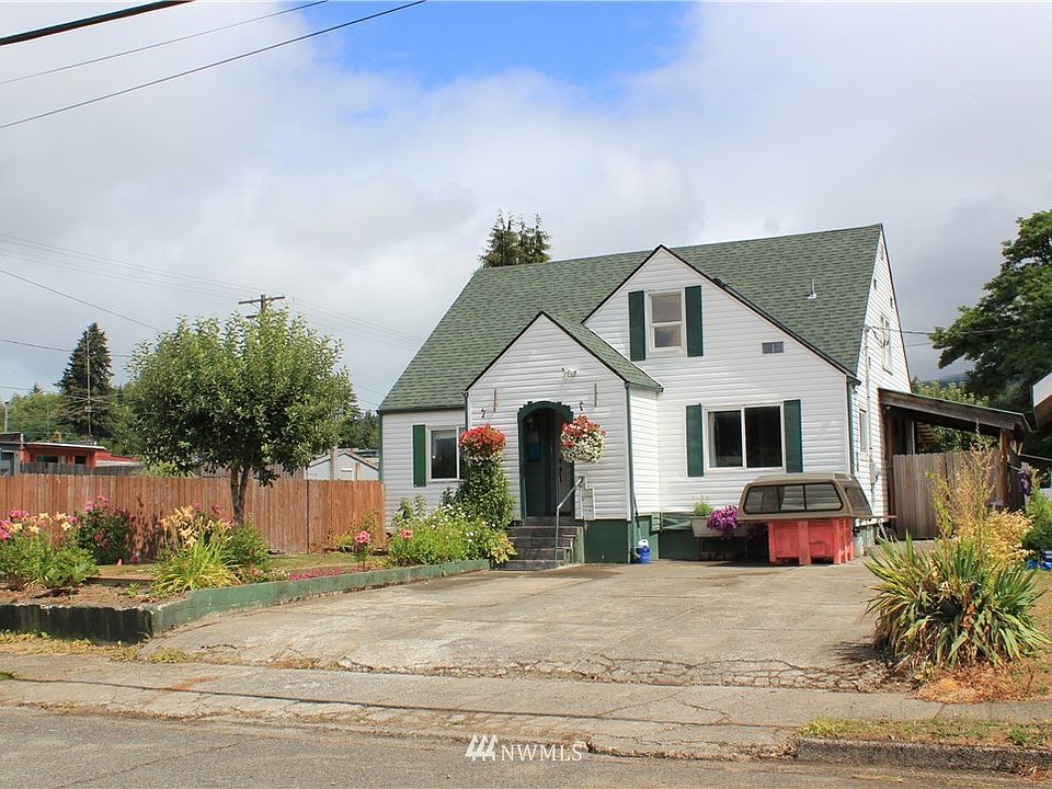 4+bedroom 2 full bath and full basement, turn-key ready.  Large concrete patio w/wood cover, garden space and fruit trees. Fenced for privacy and close to town