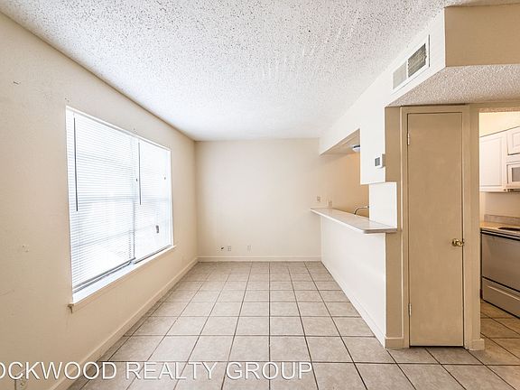 3rd image of 200 E Courtland Pl APT 08