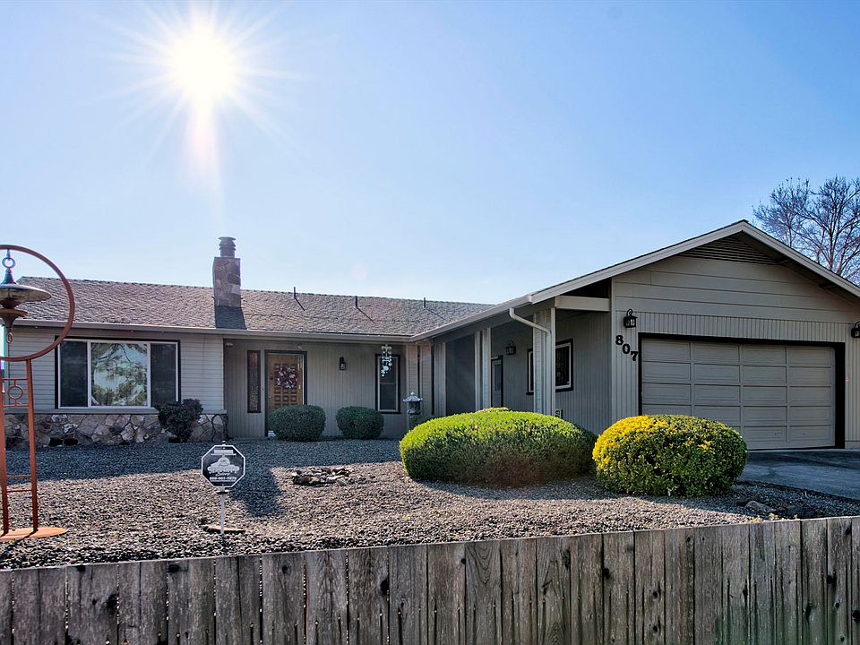 807 W 1st St, Phoenix, OR 97535 | Zillow