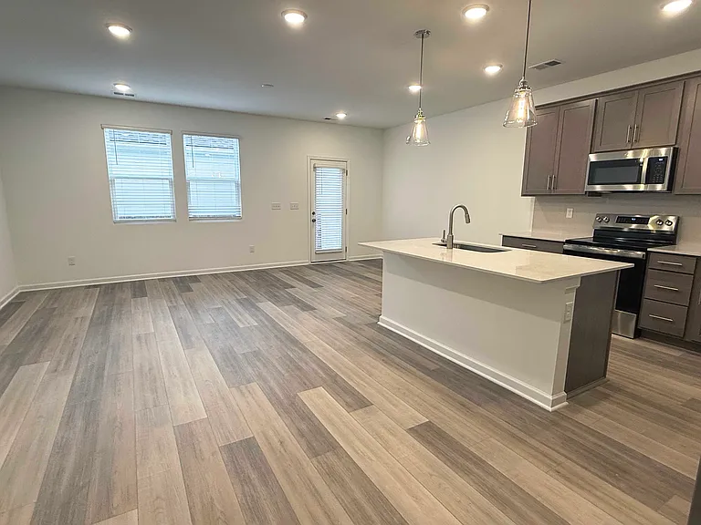 2900 Suzanne Landon Dr #D3 — Photo 3