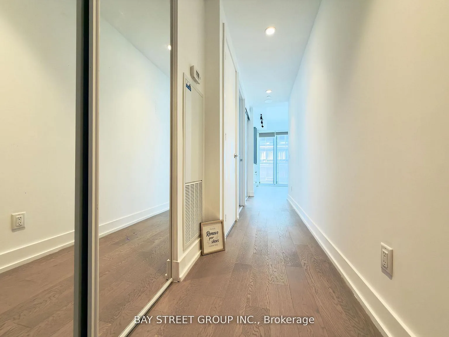 Studio, $2,000 — Photo 2