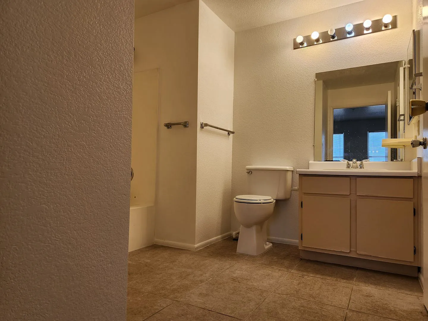 Bottom Floor Handicap Condo — Photo 4