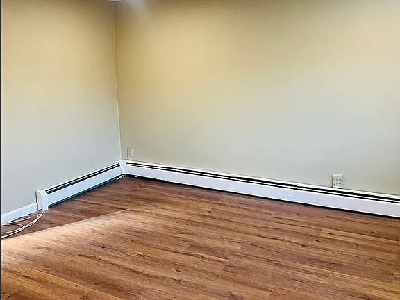5th image of 557 Lawrence St
