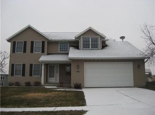 900 Hampshire Dr, Marion, IA 52302