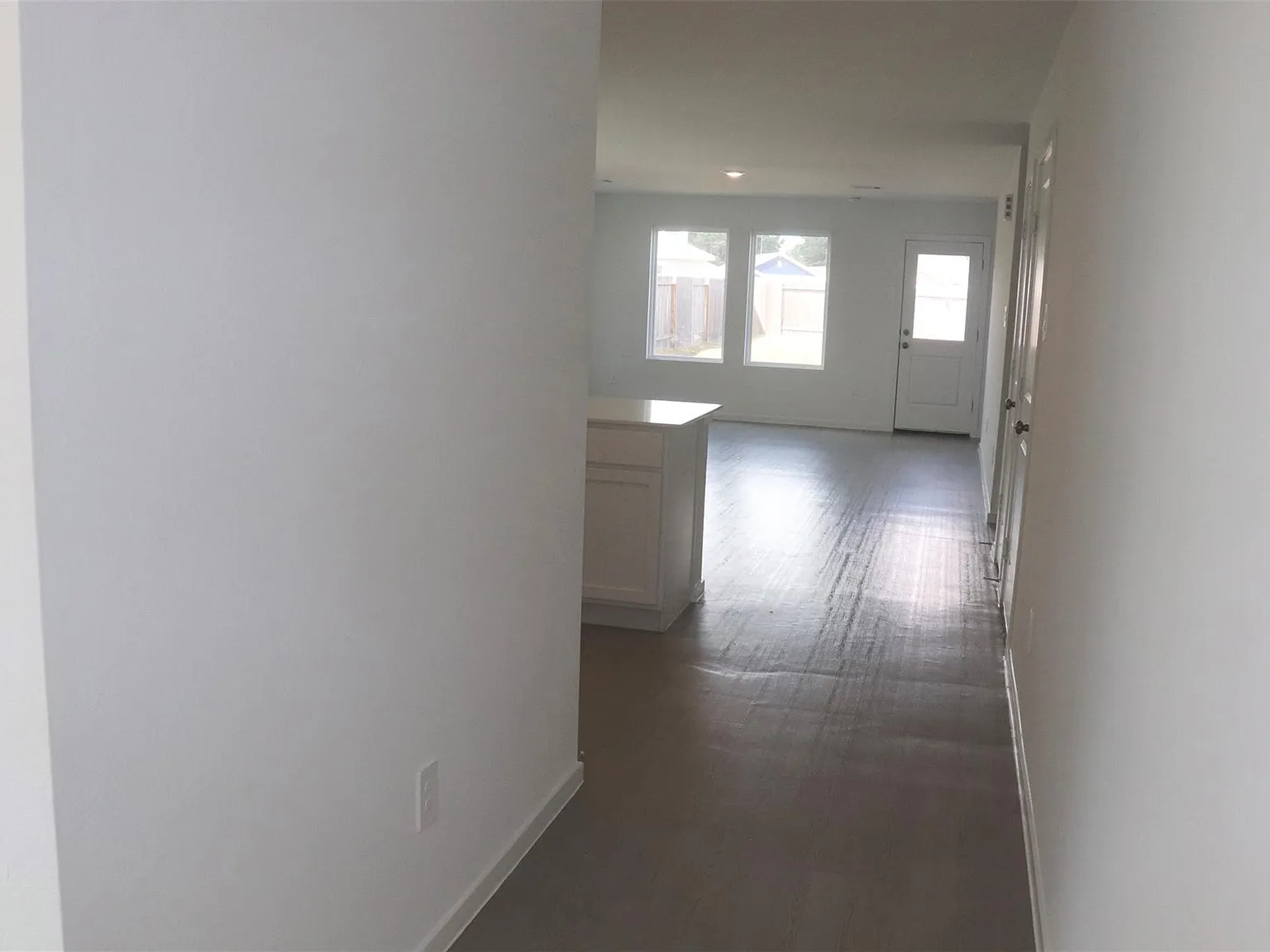 4 bed, 2.5 bath, 1891 sqft, $1,900 — Photo 2