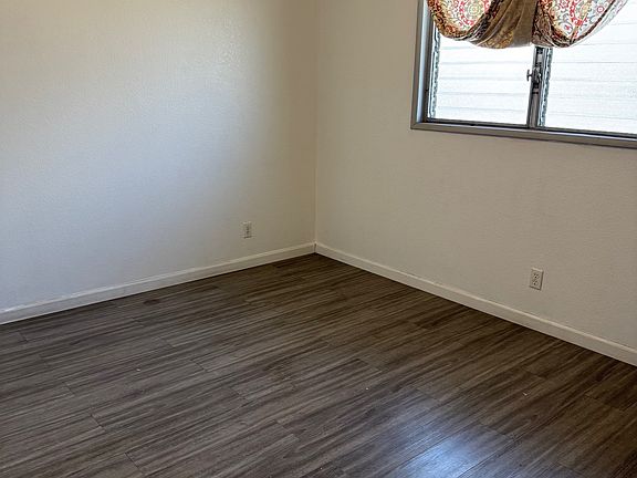 3rd image of 816 Mokauea St