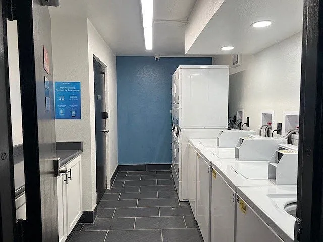 Citronia Luxe Towers Apartments — Photo 13