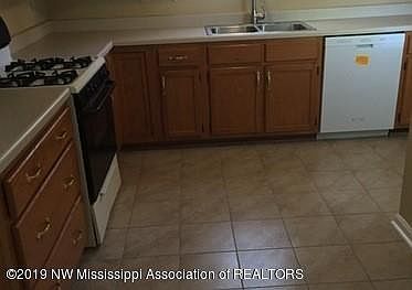 4th image of 7667 Southaven Cir W