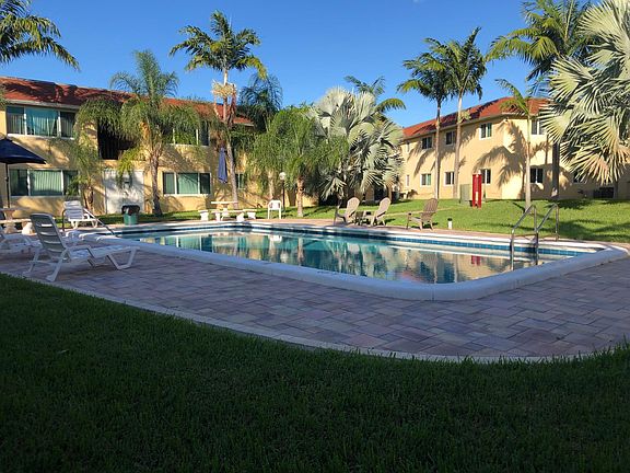 2nd image of 2861 N Seacrest Blvd