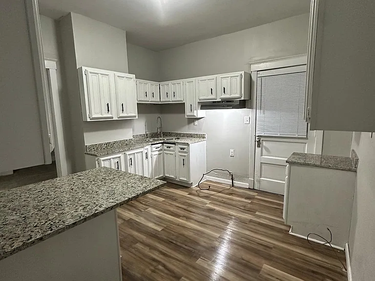 661 Cecil Ave — Photo 5
