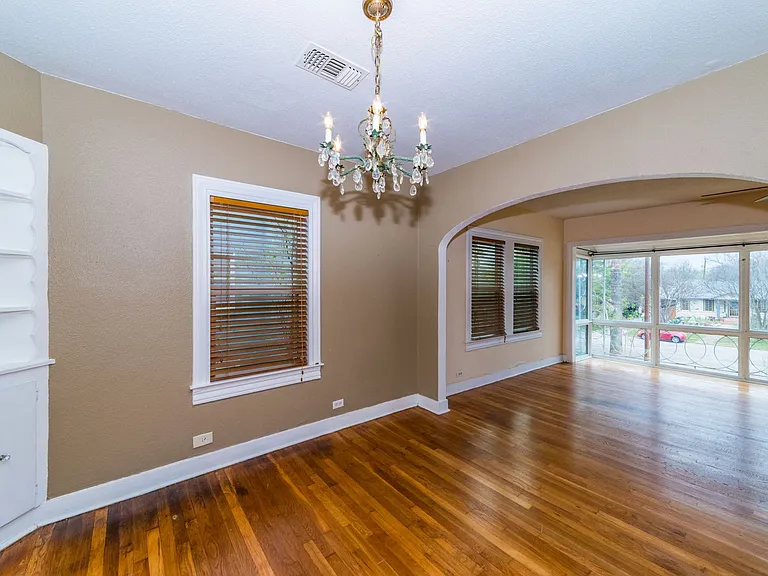 2-Bedroom Monticello Park Duplex - Upstairs Unit — Photo 12