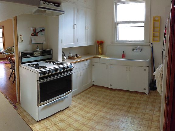5th image of 4247 Vincent Ave N