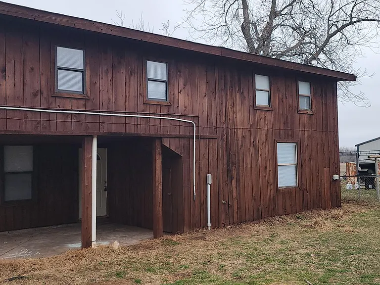 2120 Houston Ave — Photo 2