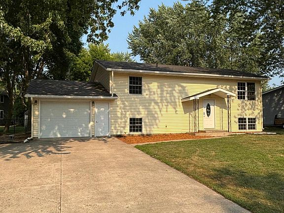 3rd image of 233 Maple Dr