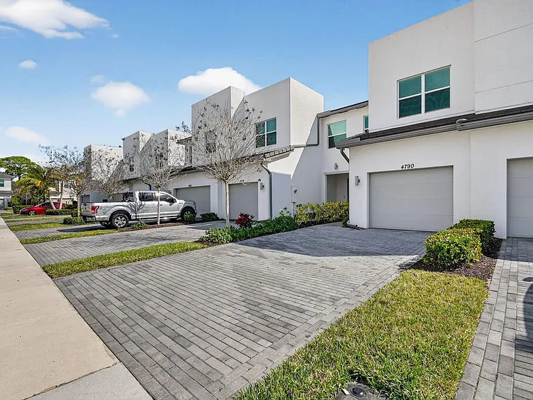 4790 Navali Dr — Photo 8