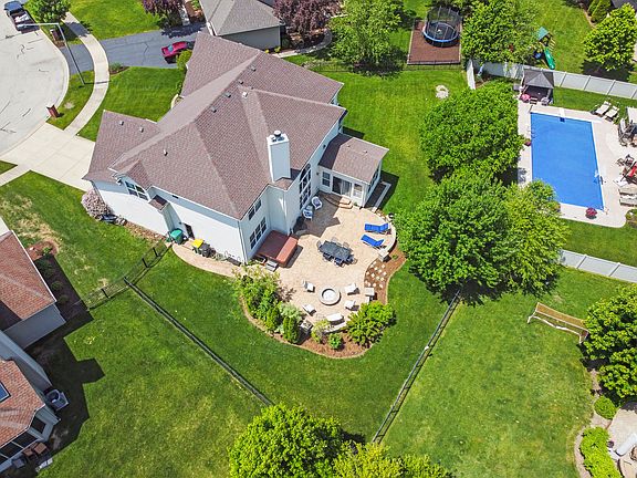3rd image of 12723 Wexford Dr