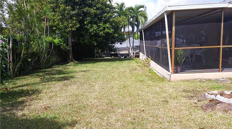 2nd image of 9040 SW 64th St