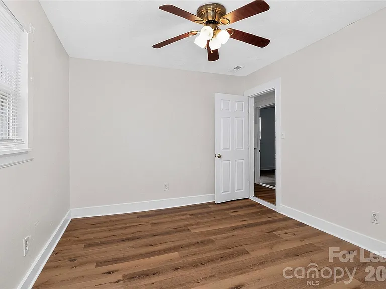 4016 Bearwood Ave — Photo 17