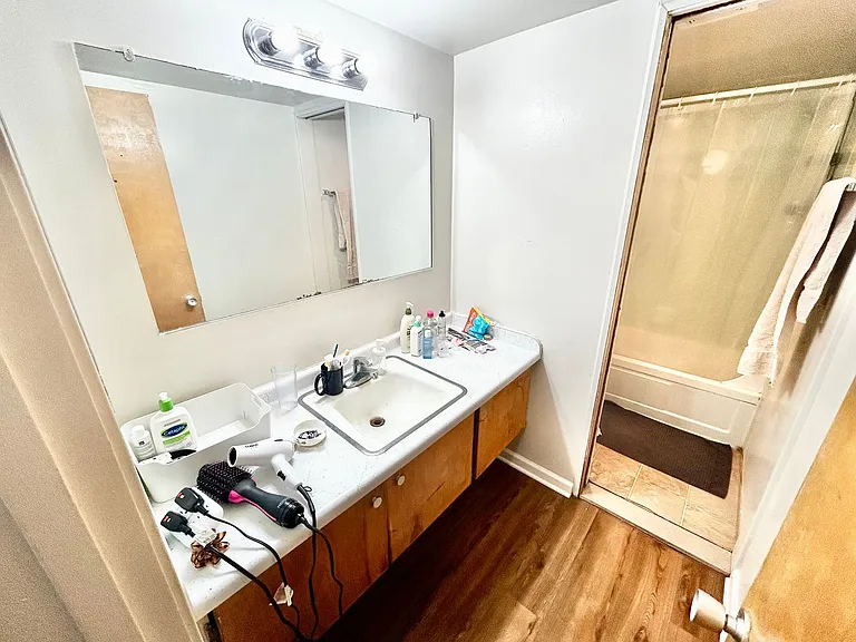 Varsity Management - 515 Walnut — Photo 43
