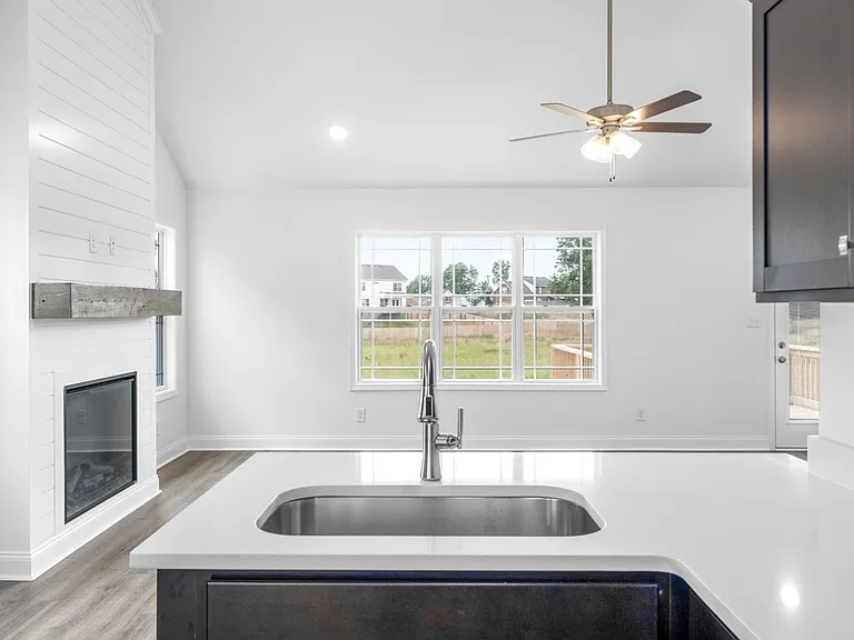 1360 Harmon Ln — Photo 13