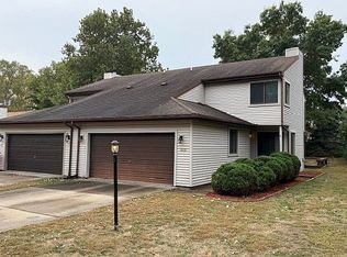 515 Clearwater Dr, Champaign, IL