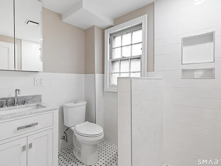 601 Chapel St #B — Photo 8