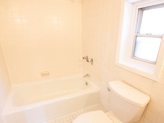 4th image of 305 W 90th St APT 1A