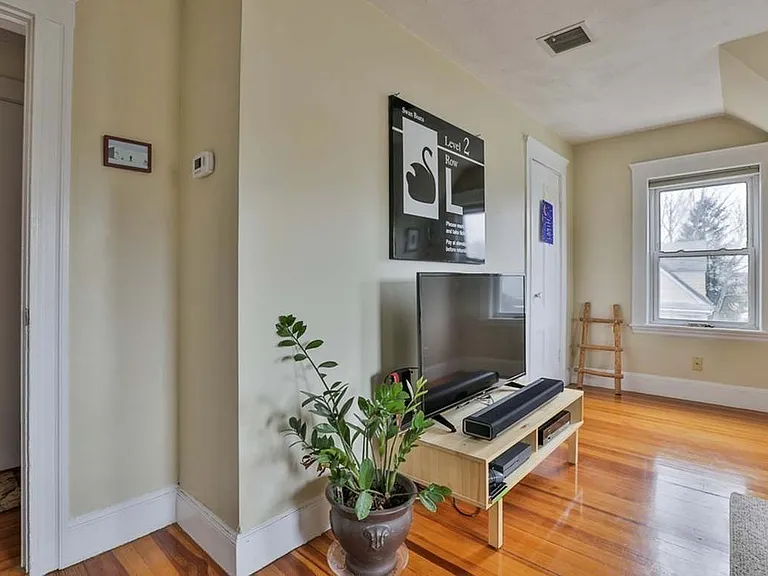 8 Mason St #3 — Photo 6