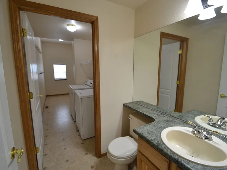 7492 Amberly Dr — Photo 11