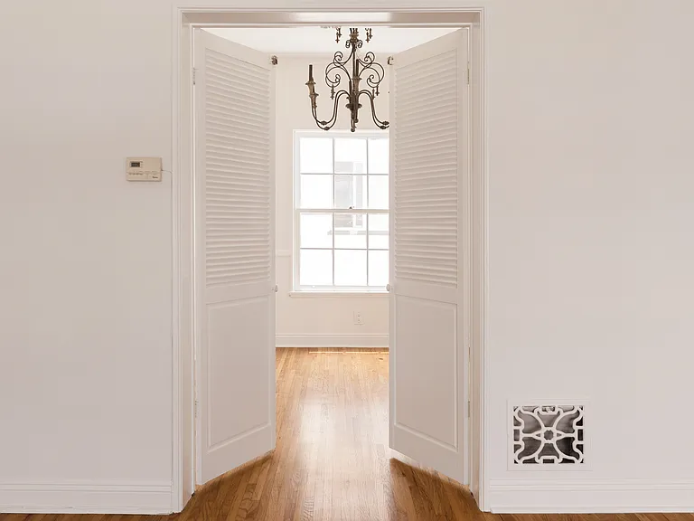 1056 S Genesee Ave #4 — Photo 3