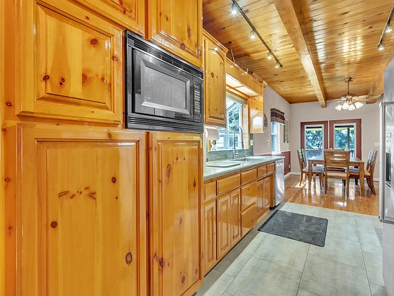 5th image of 3686 Woodlake Dr