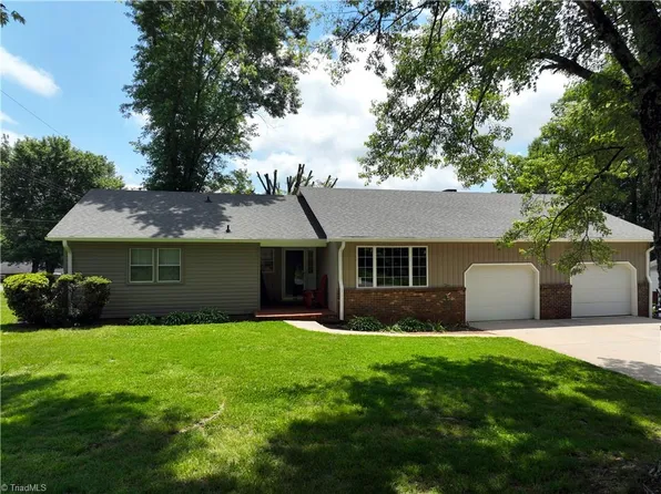 321 Shoals Rd, Pinnacle, NC 27043