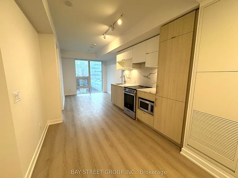 100 Queen St E #1501 — Photo 5