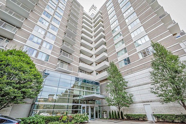1st image of 1515 S Prairie Ave Unit 713