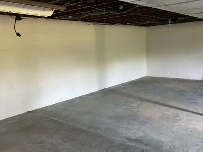 34 Locust Ln — Photo 5