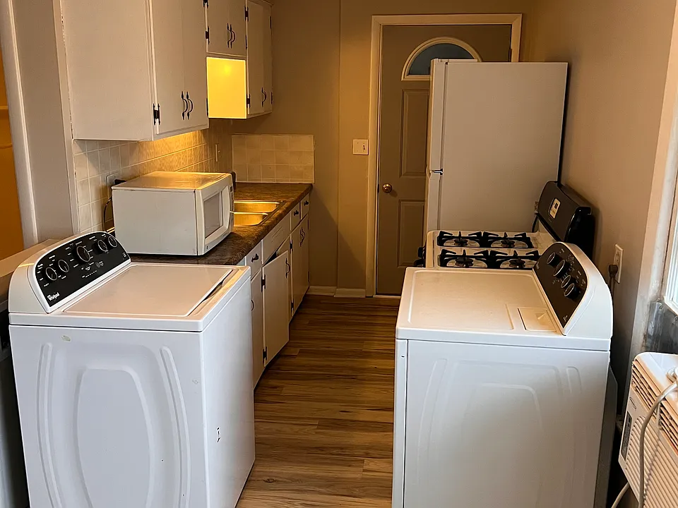 Kitchen, washer/dryer