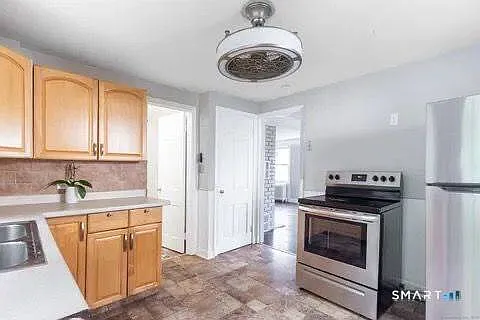 353 Circular Ave — Photo 7