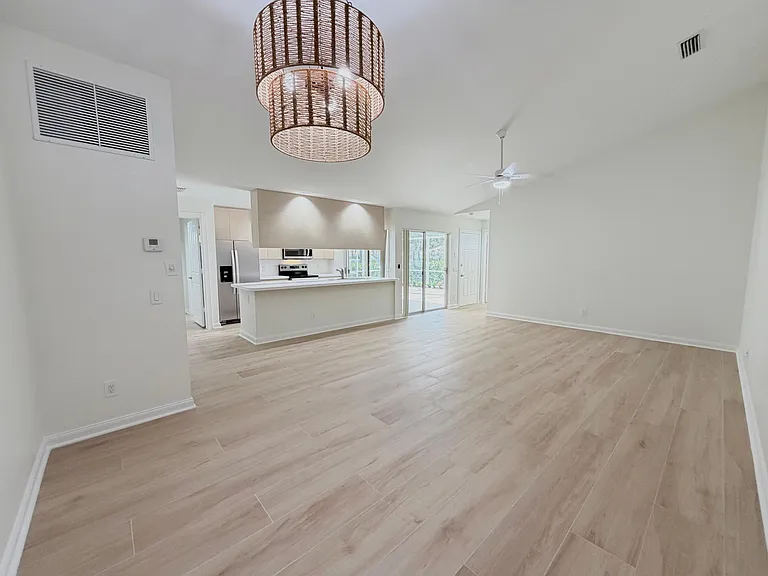 6104 Red Oak Ct — Photo 17