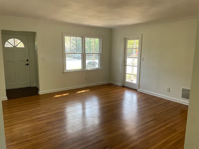 702 Lee Blvd — Photo 6