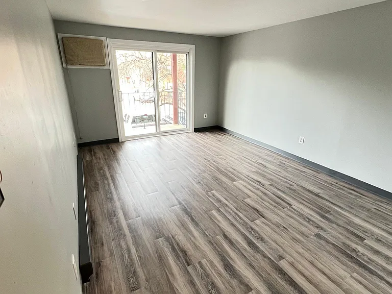 12 E Side Dr #12 — Photo 5