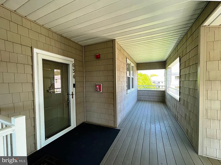 634 Oyster Bay Pl — Photo 3