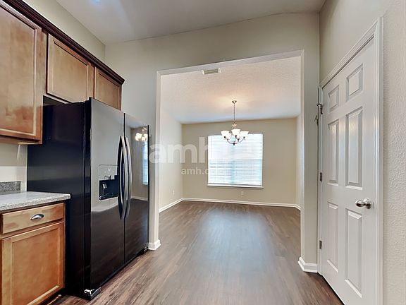4th image of 809 N Garden Lake Dr