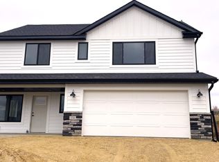 330 Sweetwater Ct, Saint Charles, MN 55972